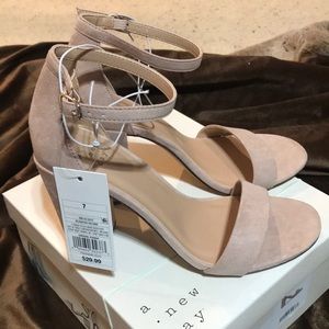 *NWT* BLUSH colored heels size 7